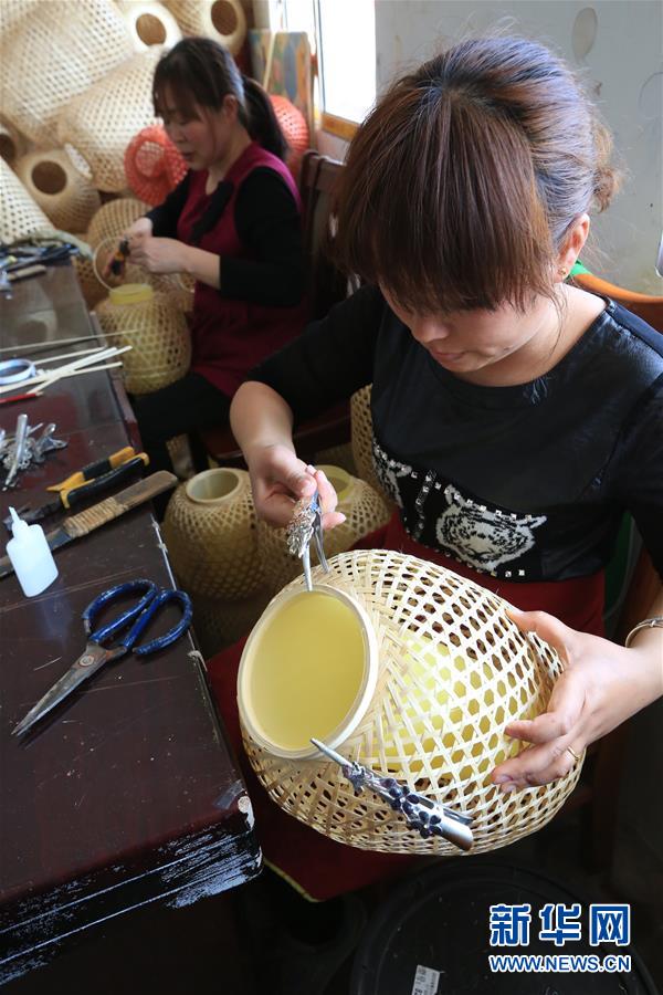 �Ĵ��ϳ䣺�Ӽ�����ҵ�ƶ���Ů�����¸�